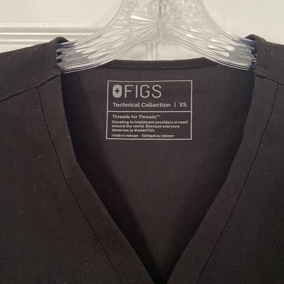 Wore a few times just have too many scrub tops! Super comfy, great quality Figs - Picture 2 of 2